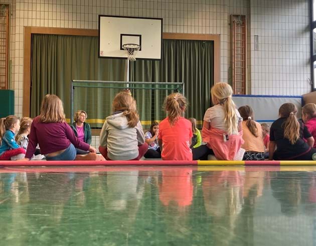 Andächtig wars nur bei der Eröffnungsrunde – dann konnten sich die Kinder austoben!